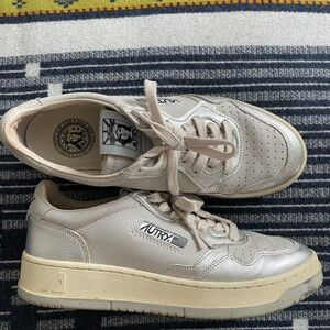 Autry silver sneaker